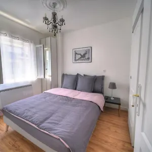 https://la-petite-venise.hotels-rhonealpes.com